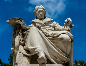 Wilhelm von Humboldt Statue in Berlin (Unter den Linden) vor der Humboldt-Universität, Bildnachweis: Werner Spremberg/shutterstock.com