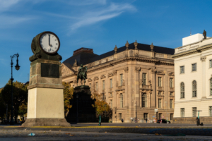 Die Staatsbibliothek Unter den Linden in Berlin war bis 1945 das Haus der Preußischen Akademie der Wissenschaften, Bildnachweis: Mo Photography Berlin / Shutterstock.com