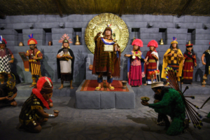 Darstellung einer Inka-Zeremonie mit Herrscher und Priester, Bildnachweis: pablopicasso/shutterstock.com