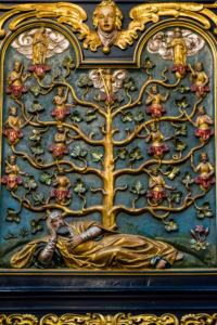 Wurzel Jesse bzw. Jessebaum in der Basilika der Heiligen Maria in Krakau, Bildnachweis: tolobalaguer.com/shutterstock.com