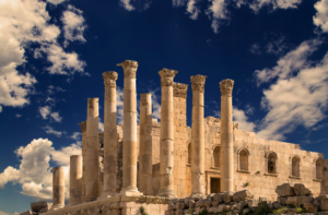 Tempel des Zeus in Gerasa, Bildnachweis: VLADJ55/shutterstock.com