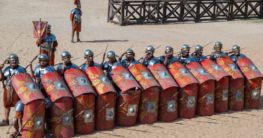 Aufführung einer Schlachtformation der römischen Armee in Gerasa, Bildnachweis: Marinodenisenko / Shutterstock.com