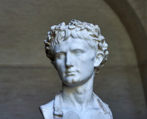Büste des Augustus in der Münchner Glyptothek, Bildnachweis: Francisco Javier Diaz / Shutterstock.com