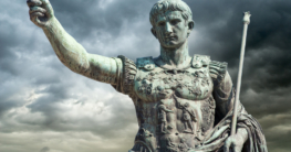 Bronzestatue von Kaiser Augustus (Gaius Iulius Cæsar Octavianus Augustus) in Rom, Bildnachweis: Picturepixx/shutterstock.com