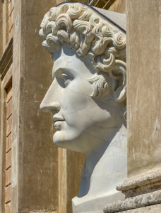 Kolossaler Kopf des Augustus auf dem Vatikanmuseum in Rom, Bildnachweis: Claudine Van Massenhove / Shutterstock.com