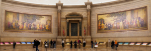 Ausstellung im National Archives in Washington, D.C., Ausstellungsort der Unabhängigkeitserklärung, der Bill of Rights und der Verfassung im Raum "Charter of Freedom", Bildnachweis: PT Hamilton / Shutterstock.com
