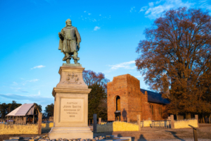 John Smith Denkmal in der historischen Siedlung Jamestown, Bildnachweis: Michael Gordon / Shutterstock.com