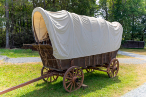 Historischer Wagen, der von den ersten Pionieren genutzt wurde, um Amerika zu besiedeln