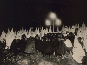 Versammlung des Ku-Klux-Klan, Bildnachweis: Everett Collection / Shutterstock.com