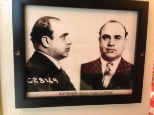 Polizeifoto des Gangster Alphonse (Scarface) Capone, Bildnachweis: PICTOR PICTURES / Shutterstock.com