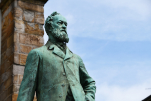 Alfred Krupp Denkmal in Essen, Nordrhein-Westfalen, Deutschland, Bildnachweis: Nitpicker / Shutterstock.com