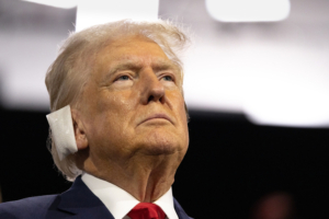 Donald Trump am 15. Juli 2024 in Milwaukee, Bildnachweis: Maxim Elramsisy / Shutterstock.com
