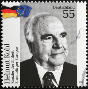 Helmut Kohl Gedenkbriefmarke, Kanzler der deutschen Einheit, Bildnachweis: Spatuletail / Shutterstock.com