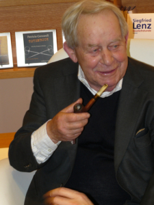 Siegfried Lenz auf der Frankfurter Buchmesse 2008, Bildnachweis: Markus Wissmann / Shutterstock.com