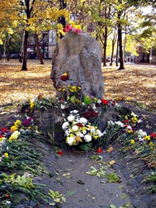 Gedenkstätte für UPA-Soldaten in Charkiw, Ukraine; Bildnachweis: By Victor Korniyenko - Own work, <a rel="nofollow noopener" target="_blank" href="http://creativecommons.org/licenses/by-sa/3.0/">CC BY-SA 3.0</a>, https://commons.wikimedia.org/w/index.php?curid=14891299