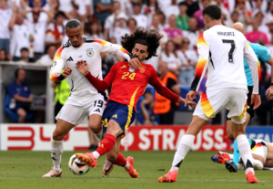 Marc Cucurella im Zweikampf mit Leroy Sané beim Viertelfinale der EM 24 in Stuttgart, Bildnachweis: ph. FAB / Shutterstock.com