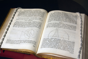 Newtons Principia in Grantham, Lincolnshire, Großbritannien; Bildnachweis: Steve Travelguide / Shutterstock.com