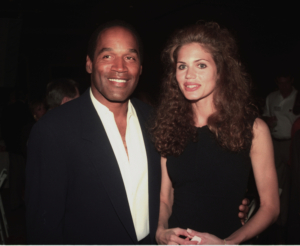 O.J. Simpson und seine Freundin Paula Barbieri. Bild von 1993; Bildlizenz: Bart Sherkow / Shutterstock.com