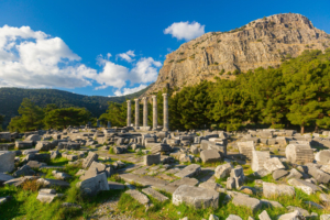 Ruinen des Athena-Tempels in Priene, Türkei, Bildnachweis: BearFotos/shutterstock.com