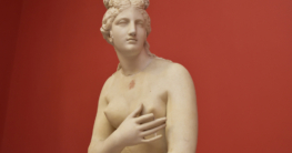 Aphrodite Statue im Nationalen Archäologischen Museum von Athen, Bildnachweis: Giorgos Arapoglou / Shutterstock.com