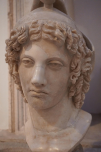 Marmorbüste des trojanischen Prinzen Paris in Rom, Italien, Bildnachweis: Alexander Ruszczynski / Shutterstock.com