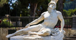 Statue des sterbenden Achilles auf Korfu, Bildnachweis: Karolis Kavolelis / Shutterstock.com