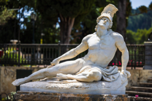 Statue des sterbenden Achilles auf Korfu, Bildnachweis: Karolis Kavolelis / Shutterstock.com