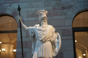 Odin-Skulptur von Bengt Erland Fogelberg im Skulpturenhof des Nationalmuseums in Stockholm, Bildnachweis: Achim Wagner / Shutterstock.com